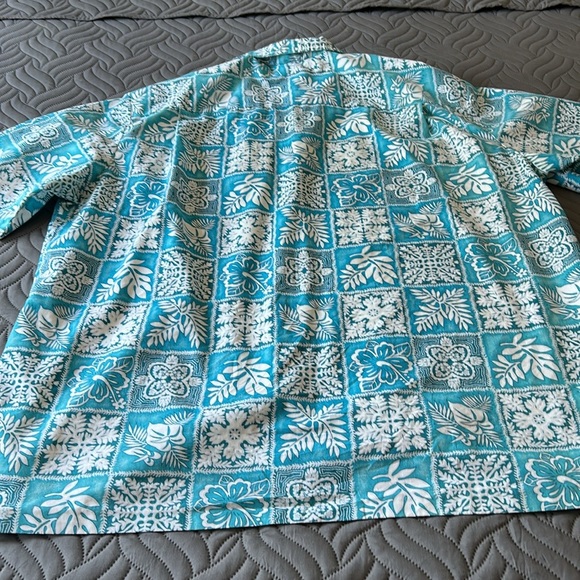 🏝️ Tropical Blue Floral Men's Casual Button Down Shirt - Picture 5 of 7